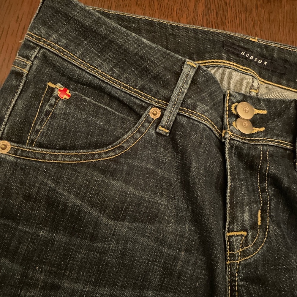 Mid-low rose Hudson  flap pocket jeans with frayed hem - so cute - 27 waist -